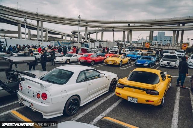 Raduno di auto sportive, tuning epoca e moto